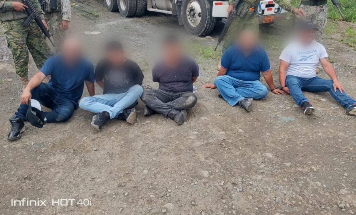 Incautan más de 36 mil galones de combustible en operativo policial en la vía a San Mateo, Esmeraldas