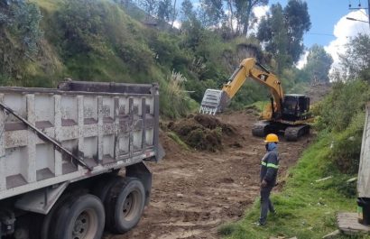Inicia adoquinado de calle Carapungo tras 30 años de espera