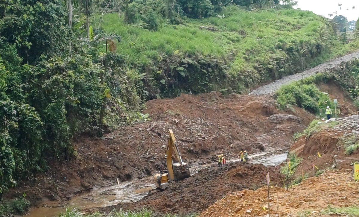 Inició construcción del interceptor de aguas residuales entre el río Vide y la vía Chone