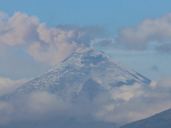Instituto Geofísico monitorea el Volcán Cotopaxi tras 70 réplicas por sismo en Machachi