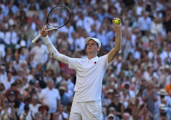 El tenista italiano Jannik Sinner vence a Novak Djokovic y clasifica a la final de Wimbledon (Foto: IG del torneo).
