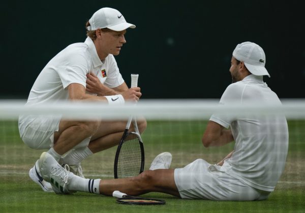 Jannik Sinner sigue adelante en Wimbledon por el infortunio de Grigor Dimitrov