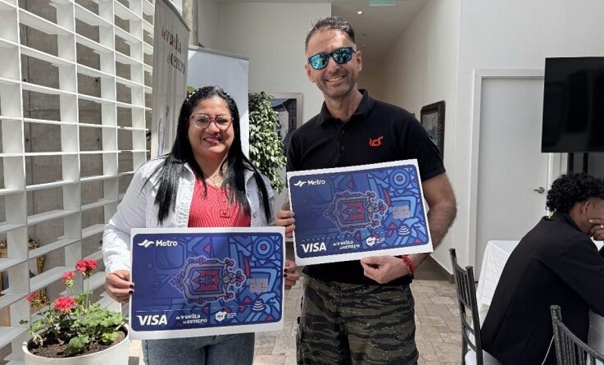 Jenny y Patricio, los usuarios más fieles del Metro en la estación San Francisco