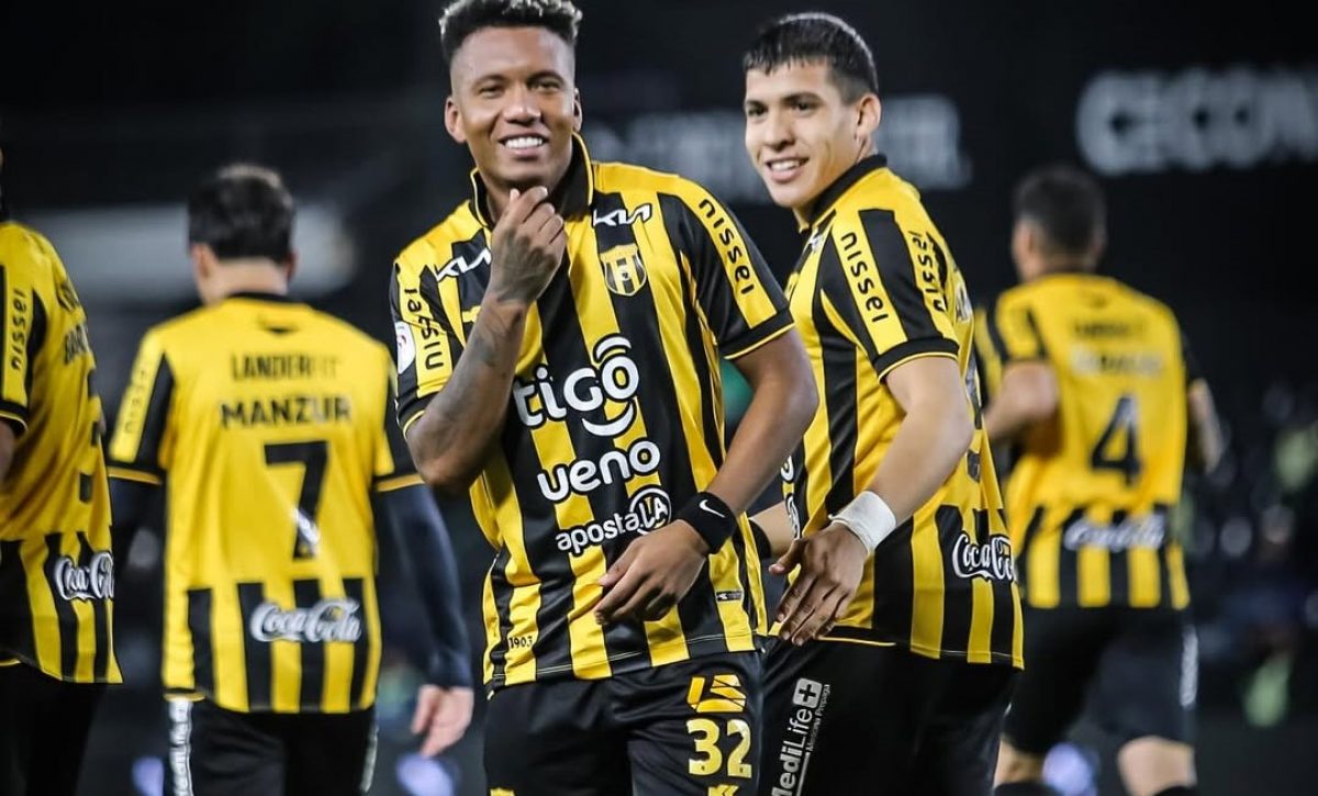 Jhon Jairo Sánchez lidera con doblete la goleada de Guaraní ante Libertad