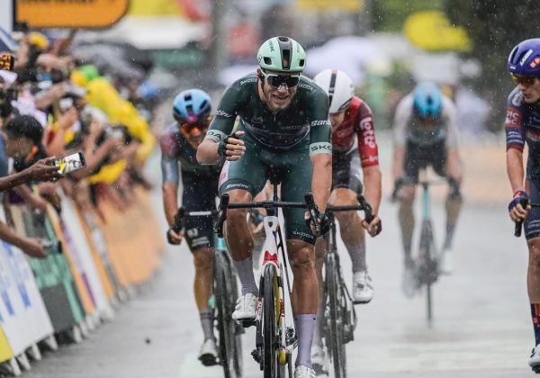 Jonathan Milan gana la etapa 17 y Narváez se mantiene en el puesto 16 del Tour de Francia