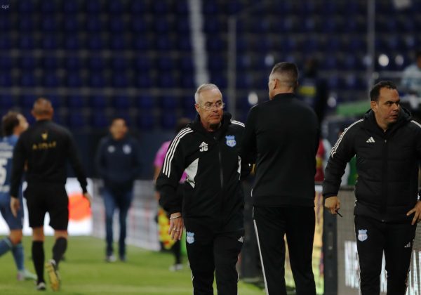 Jorge Célico, DT de Emelec, lamenta empate ante Católica y cuestiona actitud del equipo