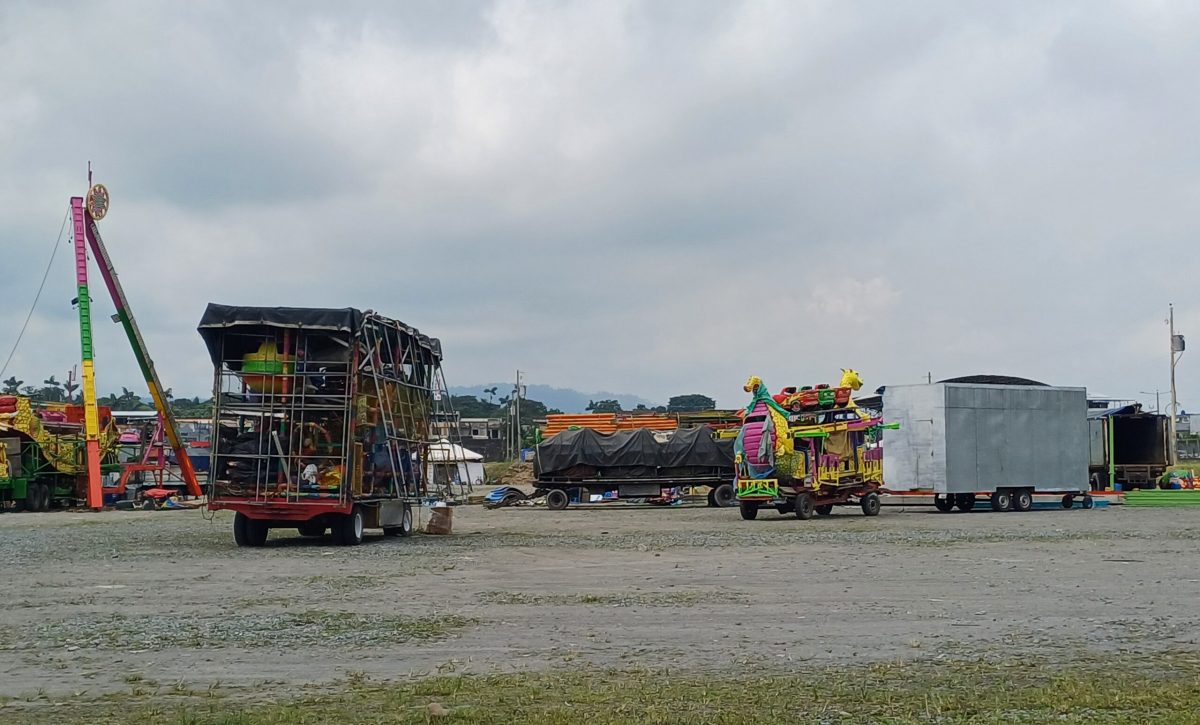 Juegos mecánicos inician instalación para fiestas de cantonización en Santo Domingo