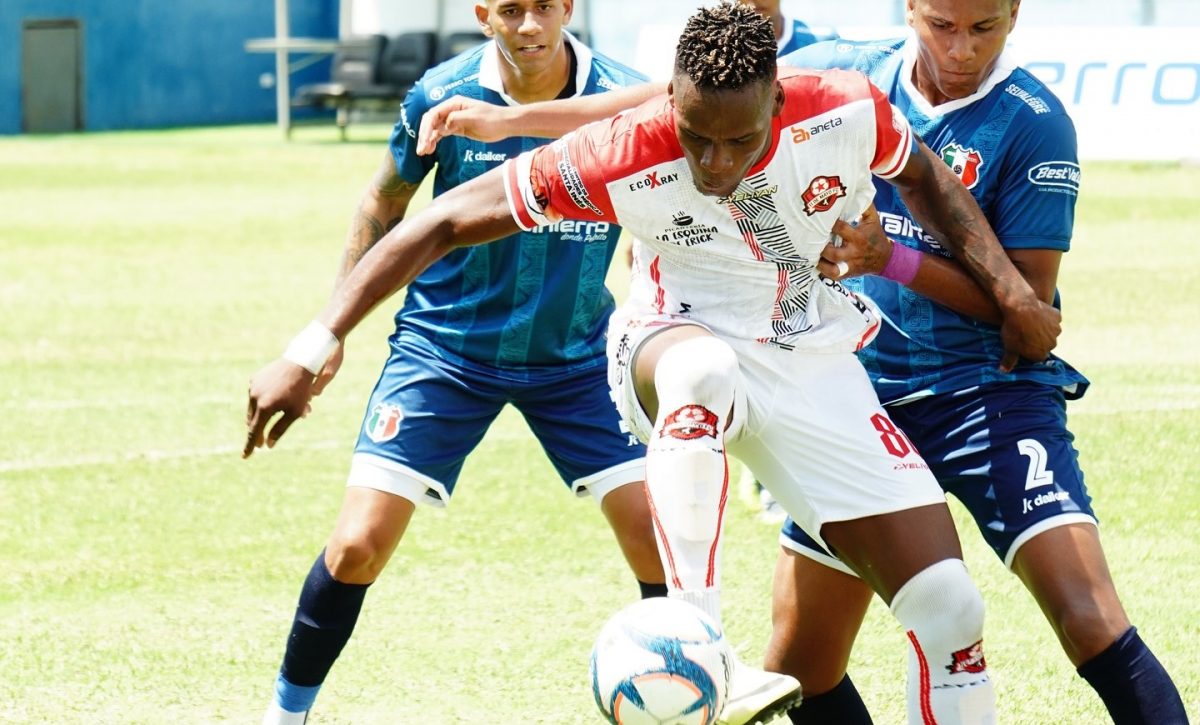 Juventud Italiana golea 3-0 a 11 de Mayo y lidera el Grupo B en Manabí
