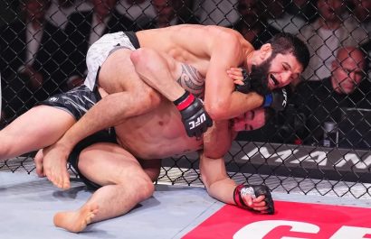 Khamzat Chimaev se coronó campeón de peso medio de la UFC al vencer por decisión unánime a Dricus Du Plessis en el evento estelar de UFC 319.