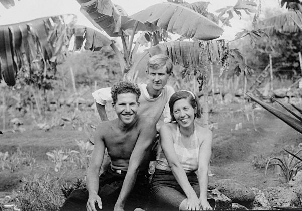 La baronesa von Wagner y sus dos amantes: Robert Philippson y Rudolf Lorenz en la Hacienda Paraíso en la isla Floreana.