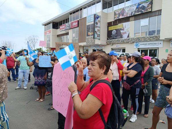 Los moradores de Villamarina temen que la disputa frene el desarrollo del barrio; ellos aseguran pertenecer a Manta.