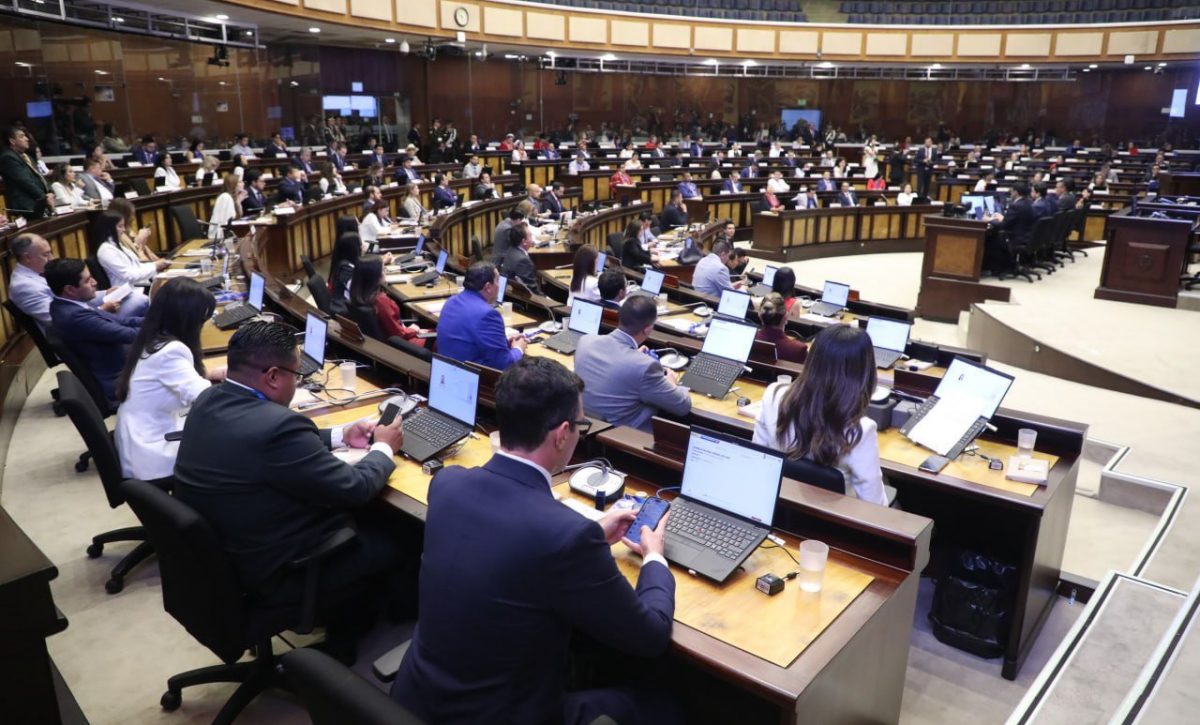 La Asamblea Nacional de Ecuador fomenta la transparencia al desbloquear usuarios previamente restringidos en sus redes sociales