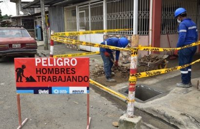 En La Chala, Los Vergeles y Bastión Popular, por primera vez acceden al sistema de alcantarillado, mediante proyecto, impulsado por el Municipio.