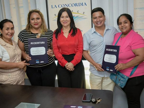 La Concordia entrega escrituras a propietarios de seis sectores urbanos y rurales