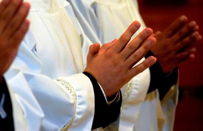 La Fiscalía General del Estado (FGE) de Ecuador inició una investigación previa por presunto abuso sexual contra un sacerdote identificado como Diego S.