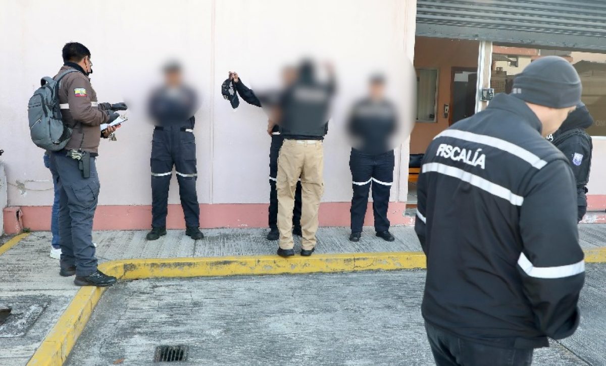 La Fiscalía General del Estado (FGE) ejecutó múltiples allanamientos como parte del Caso Depuración Azul.