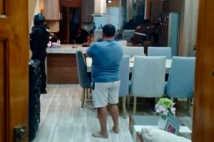 La Fiscalía General del Estado (FGE) y la Policía Nacional ejecutaron varios allanamientos como parte de una investigación por el presunto delito de delincuencia organizada.