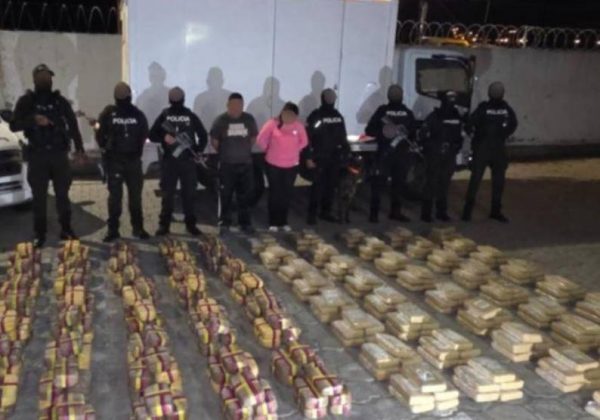 La Policía Nacional decomisó media tonelada de marihuana escondida en un camión que transportaba cajas de vegetales.