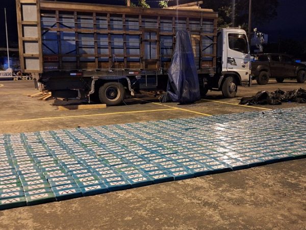 La Policía Nacional decomisó una tonelada de clorhidrato de cocaína en un operativo realizado en Santo Domingo de los Tsáchilas.