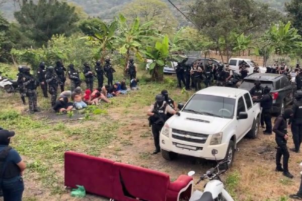 La Policía Nacional ejecutó el operativo Apolo 18 en Portoviejo, capital de Manabí, tras el asesinato del agente Cristhian Chávez
