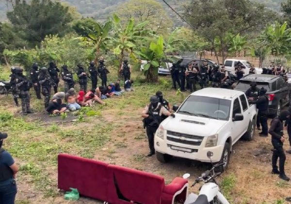 La Policía Nacional ejecutó el operativo Apolo 18 en Portoviejo, capital de Manabí, tras el asesinato del agente Cristhian Chávez