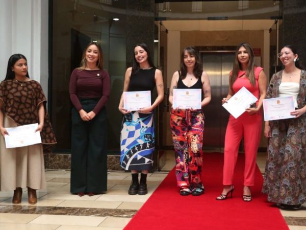 La Vicepresidencia promueve emprendimientos femeninos en la feria denominada "Ellas Crean". (Vicepresidencia).