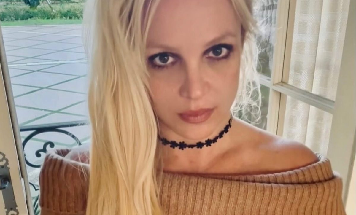 La cantante estadounidense Britney Spears desmintió que haya adoptado a una niña.