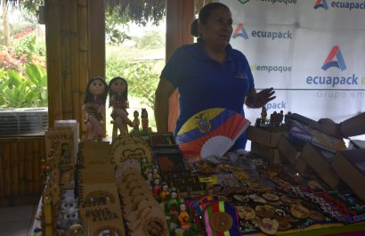 La historia de una artesana de Santo Domingo que vende en Rusia sin salir de Ecuador