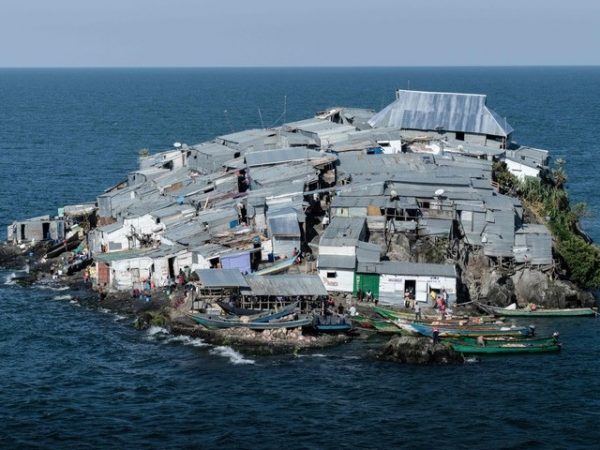 La isla Migingo, una roca de apenas 2 mil metros cuadrados en el Lago Victoria, África Oriental, alberga a unas 500 personas.