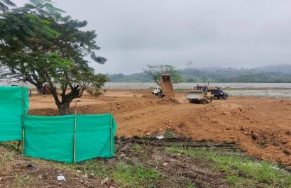 La obra actualmente se encuentra en la etapa de mejoramiento de suelo y relleno.