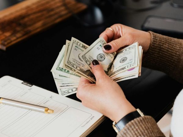 La recaudación tributaria y las ventas crecieron en Ecuador durante el primer cuatrimestre del 2025, según datos del SRI. (Pexels).