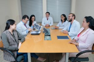 La universidad UTPL de Loja recibe acreditación internacional para seis maestrías y carrera de Enfermería