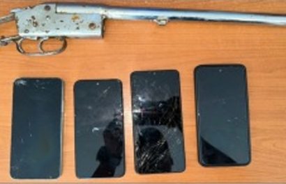 Las evidencias decomisadas quedaron bajo custodia policial para su análisis.