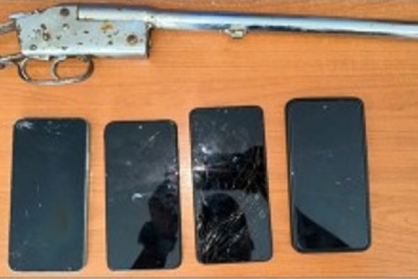 Las evidencias decomisadas quedaron bajo custodia policial para su análisis.