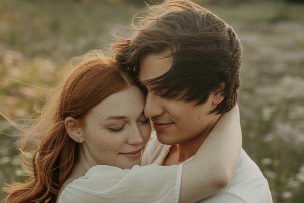Las relaciones sexuales entre amigos son cuestionables, pero estudios aseguran beneficios.