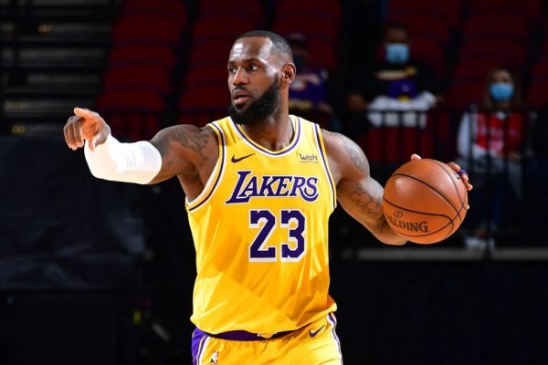 LeBron James continúa en Los Ángeles Lakers.