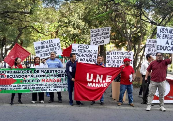Ley de Integridad Pública desata protestas de docentes por restricciones a jubilación voluntaria