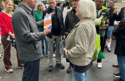 Liberan a Brad Lander tras ser arrestado por ICE.