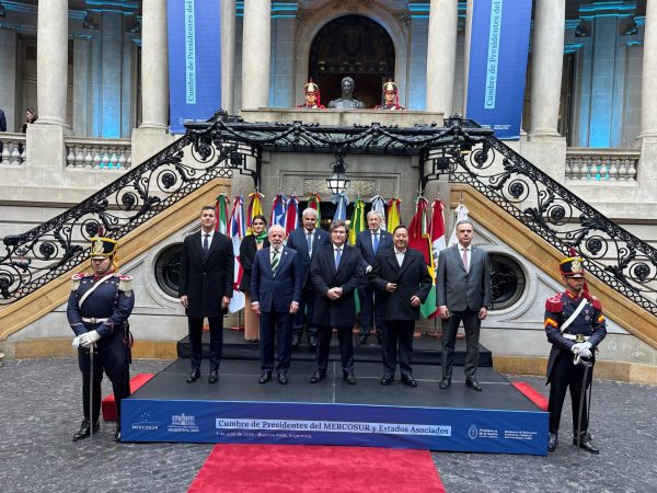 Líderes del Mercosur acuerdan fortalecer lucha contra crimen organizado y terrorismo en declaración histórica