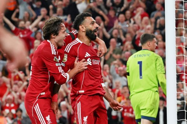 Liverpool inicia se defensa del título en la Premier League con victoria ante Bournemouth
