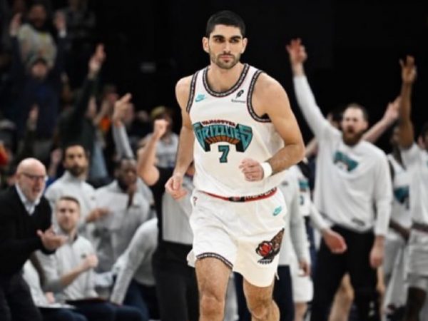 Los Memphis Grizzlies renuevan el contrato multianual del ala-pívot español Santi Aldama