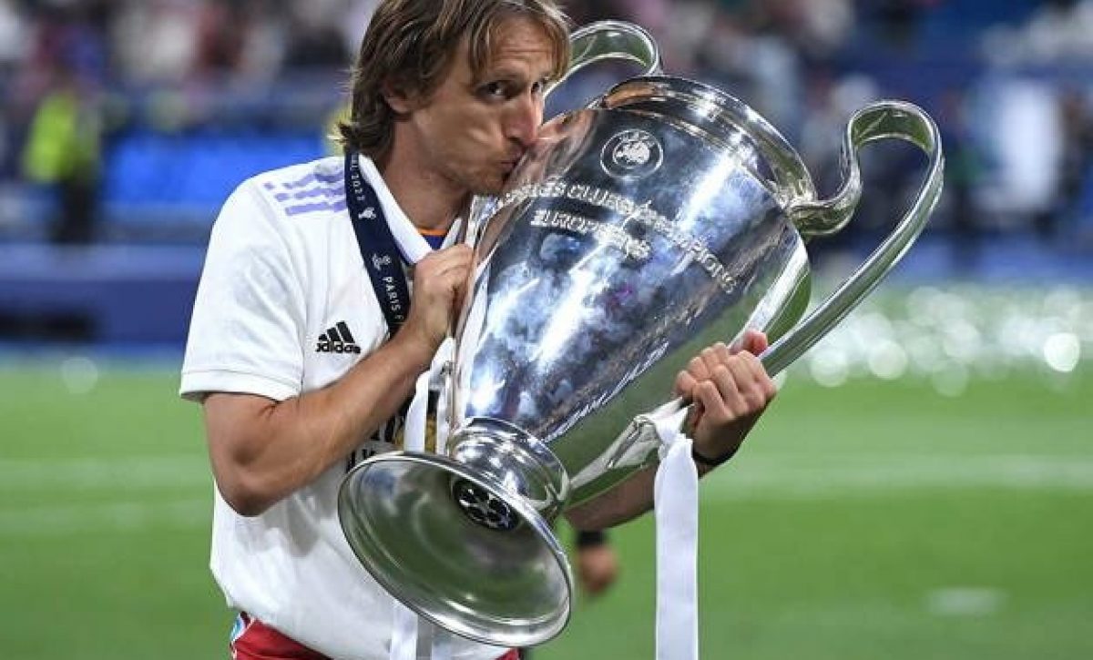 Luka Modrić, legendario centrocampista croata, confirmó su salida del Real Madrid al concluir su contrato tras el Mundial de Clubes en julio de 2025.