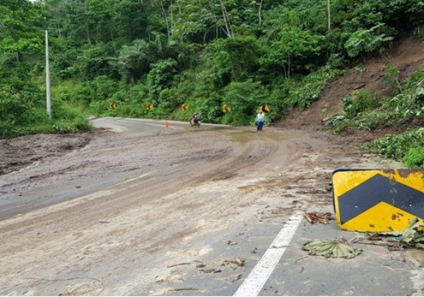 Manabí: carreteras estatales en crisis por lluvias y falta de mantenimiento