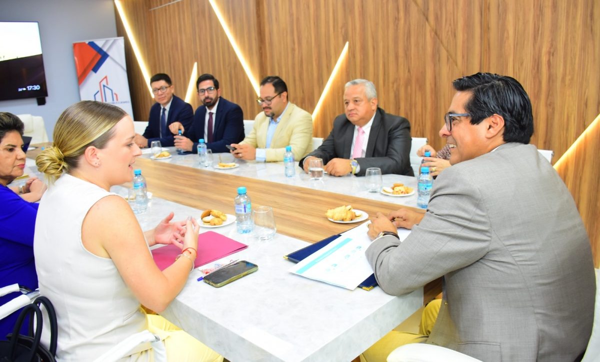 El presidente del CES se reunió con rectores de universidades de Manabí, para impulsar alianzas con sectores productivos.