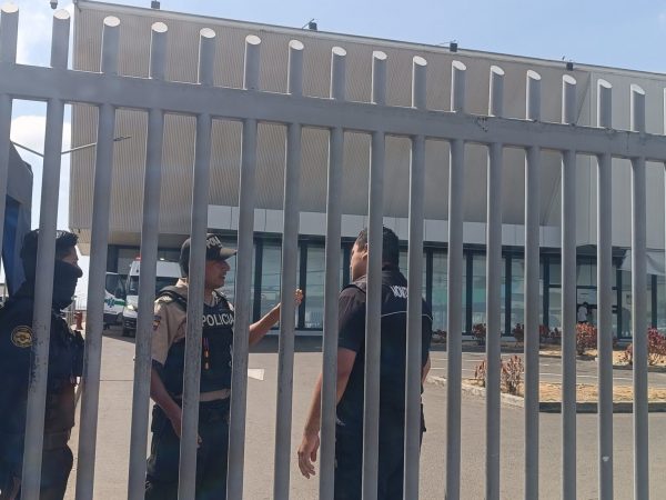 Cinco hombres resultaron heridos en un cruce de disparos registrado la tarde del jueves cerca del cementerio de Marbella, en Manta.
