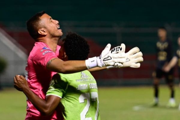 Manuel Mendoza, el héroe de Liga de Portoviejo que clasifica a octavos de final en la Copa Ecuador. (Luis Mendoza)