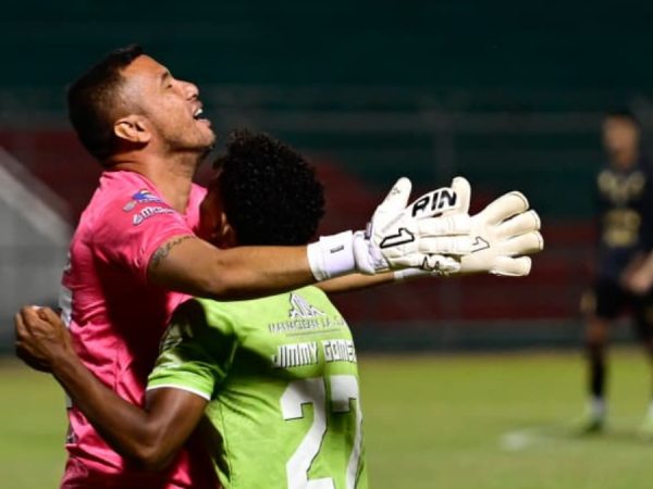 Manuel Mendoza, el héroe de Liga de Portoviejo que clasifica a octavos de final en la Copa Ecuador. (Luis Mendoza)