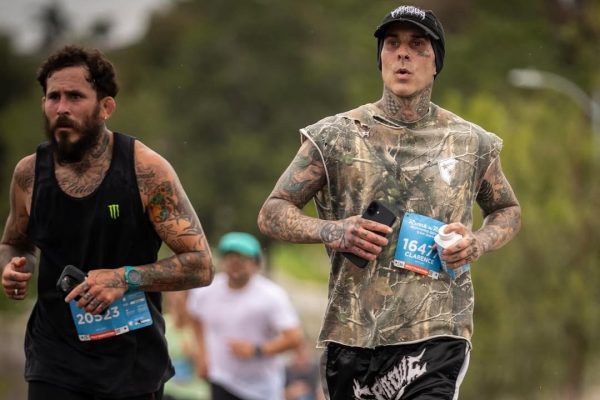 Marlon Vera participó junto a Travis Barker en maratón de San Diego