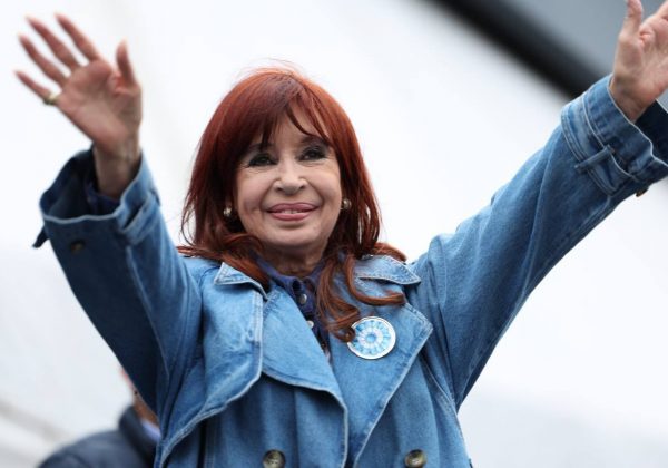 Más de 100 dirigentes de todo el mundo apoyan a Cristina Fernández y rechazan su condena judicial