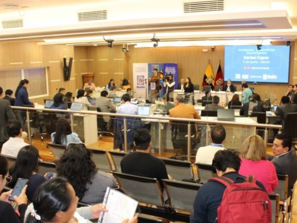 Más de 12 mil personas participarán en el sorteo de cupos educativos municipales en Quito